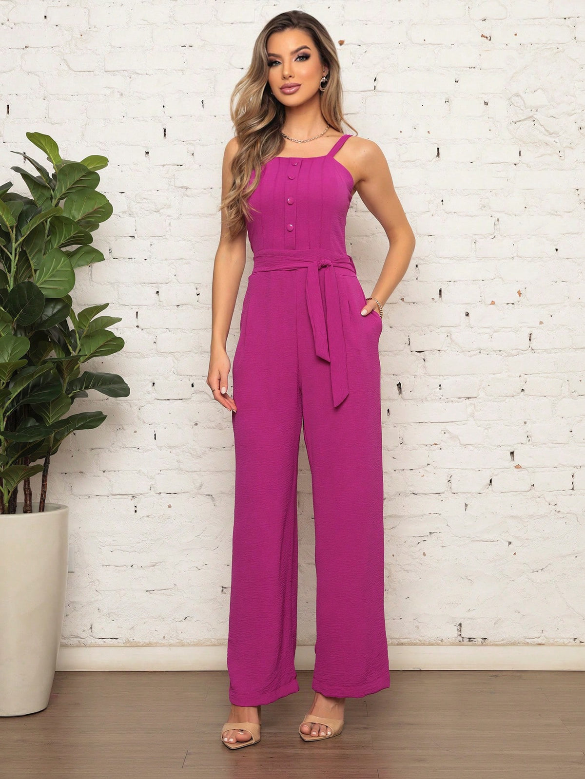 MACACÃO ELEGÂNCIA ATEMPORAL